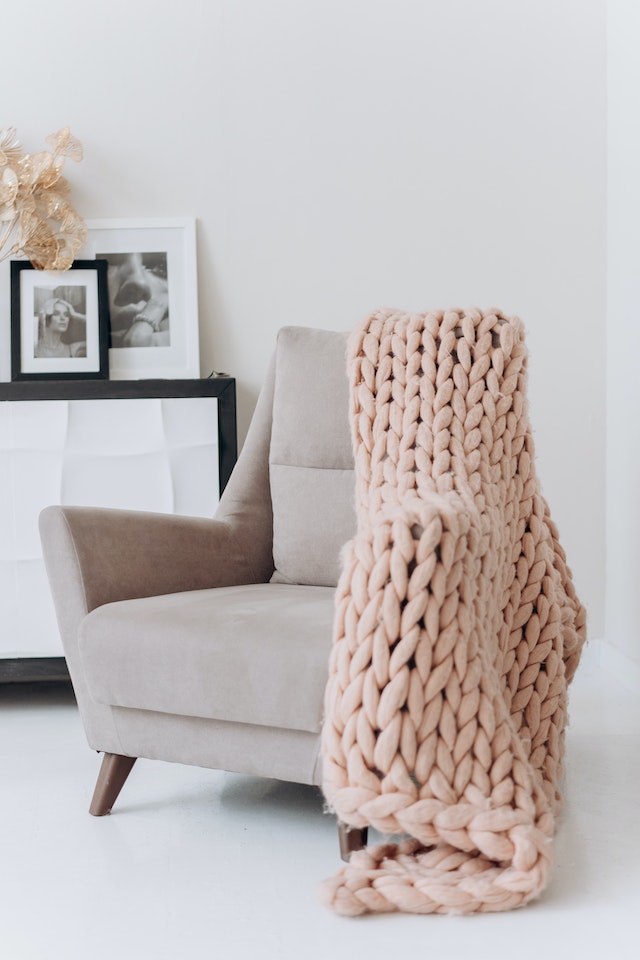 Cozy Up Your Home with DIY Knitted Décor and Practical Items